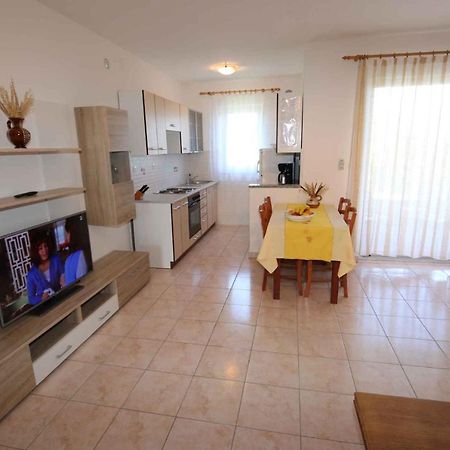 Apartments In Silo/Insel Krk 13430 Екстериор снимка