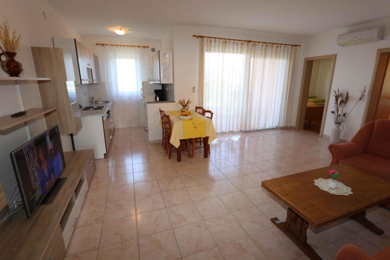 Apartments In Silo/Insel Krk 13430 Екстериор снимка