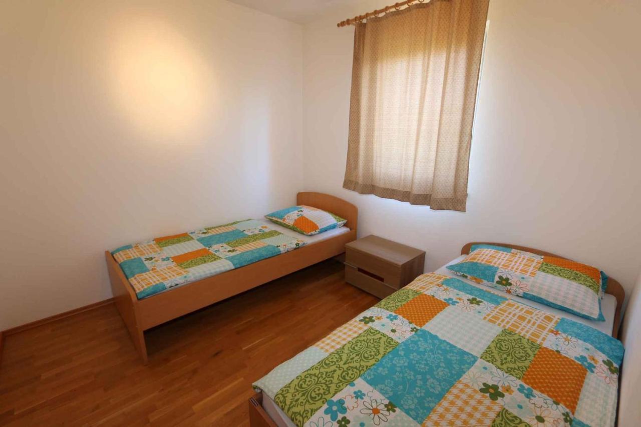 Apartments In Silo/Insel Krk 13430 Екстериор снимка