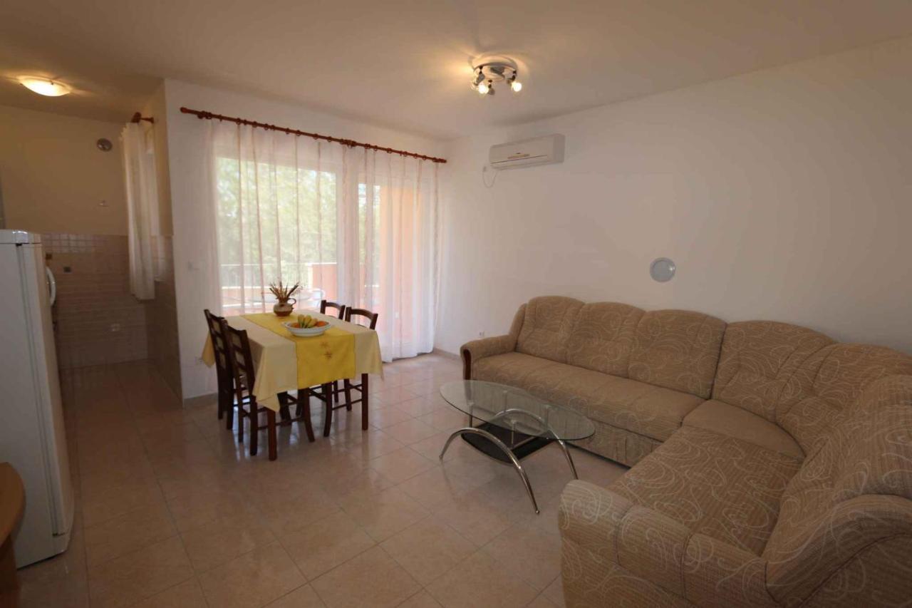 Apartments In Silo/Insel Krk 13430 Екстериор снимка