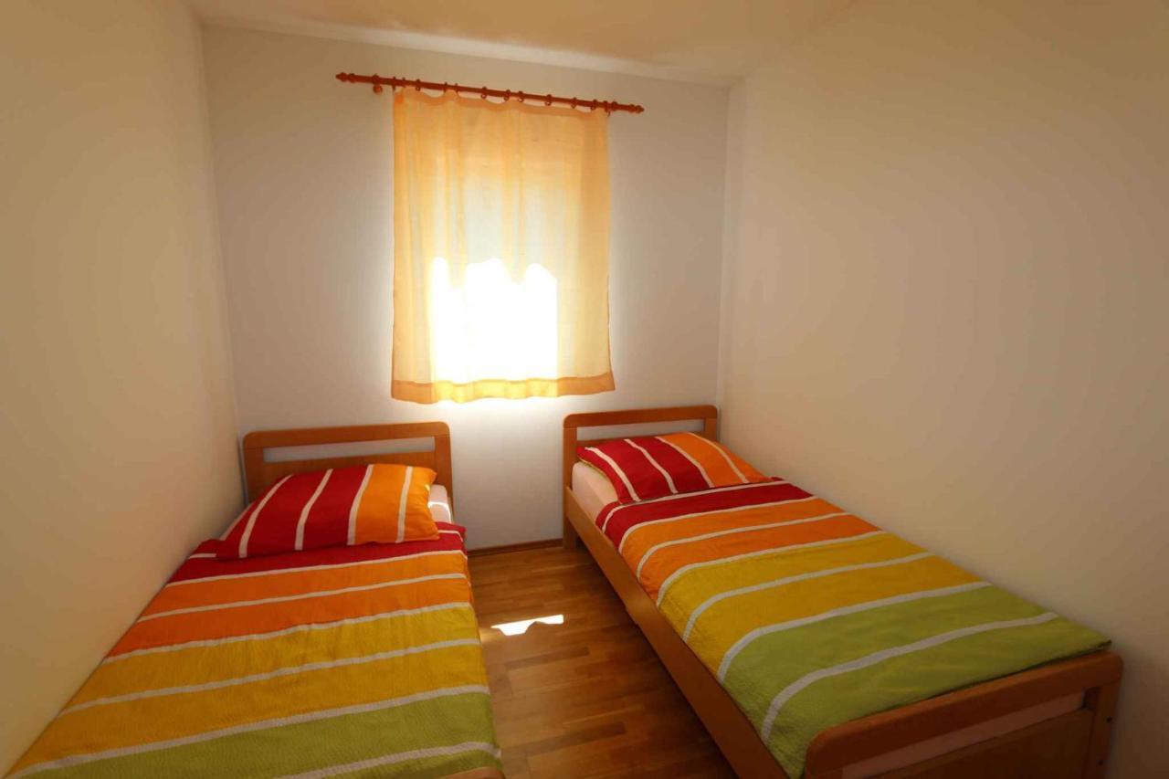 Apartments In Silo/Insel Krk 13430 Екстериор снимка