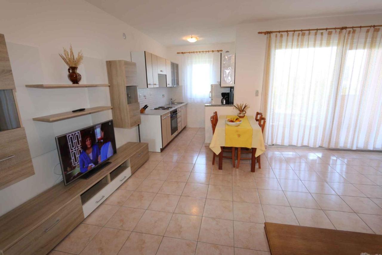 Apartments In Silo/Insel Krk 13430 Екстериор снимка
