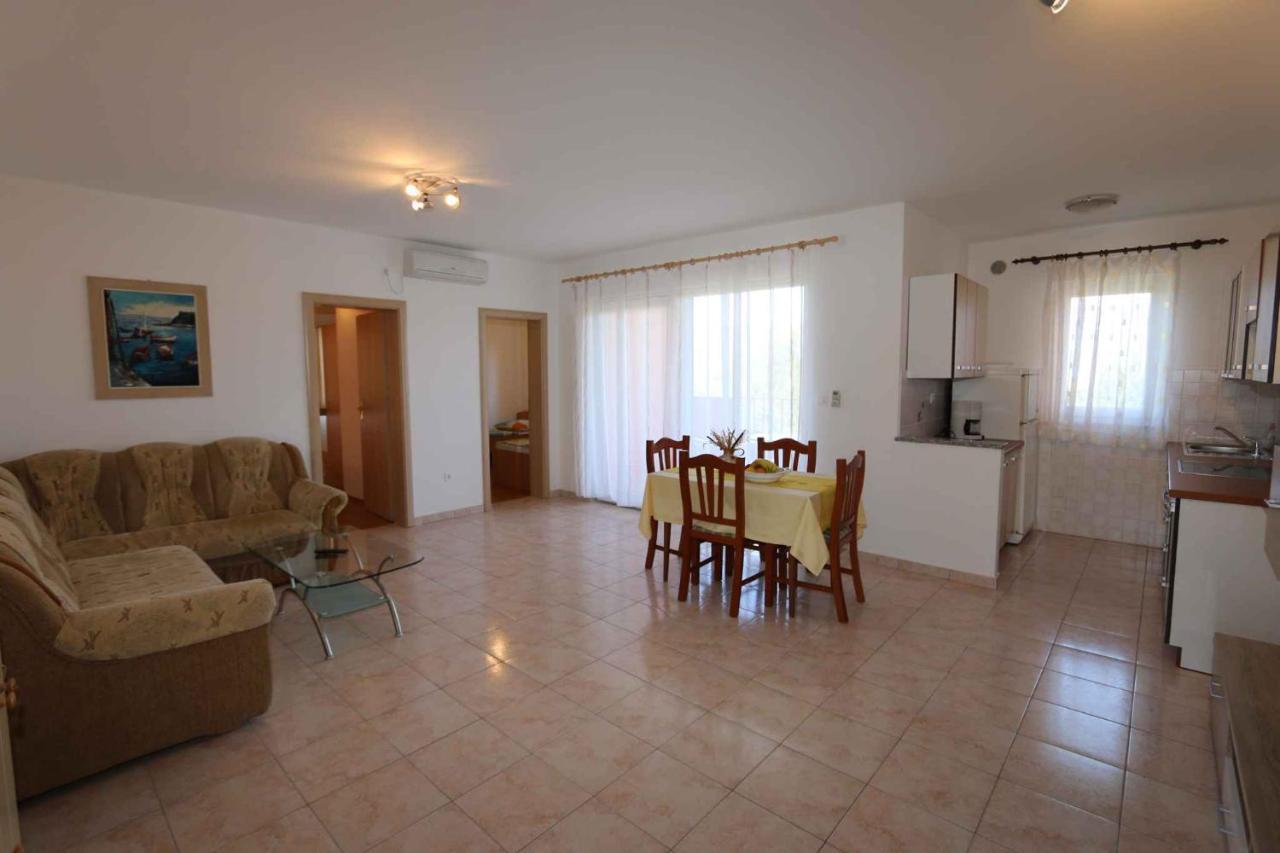 Apartments In Silo/Insel Krk 13430 Екстериор снимка