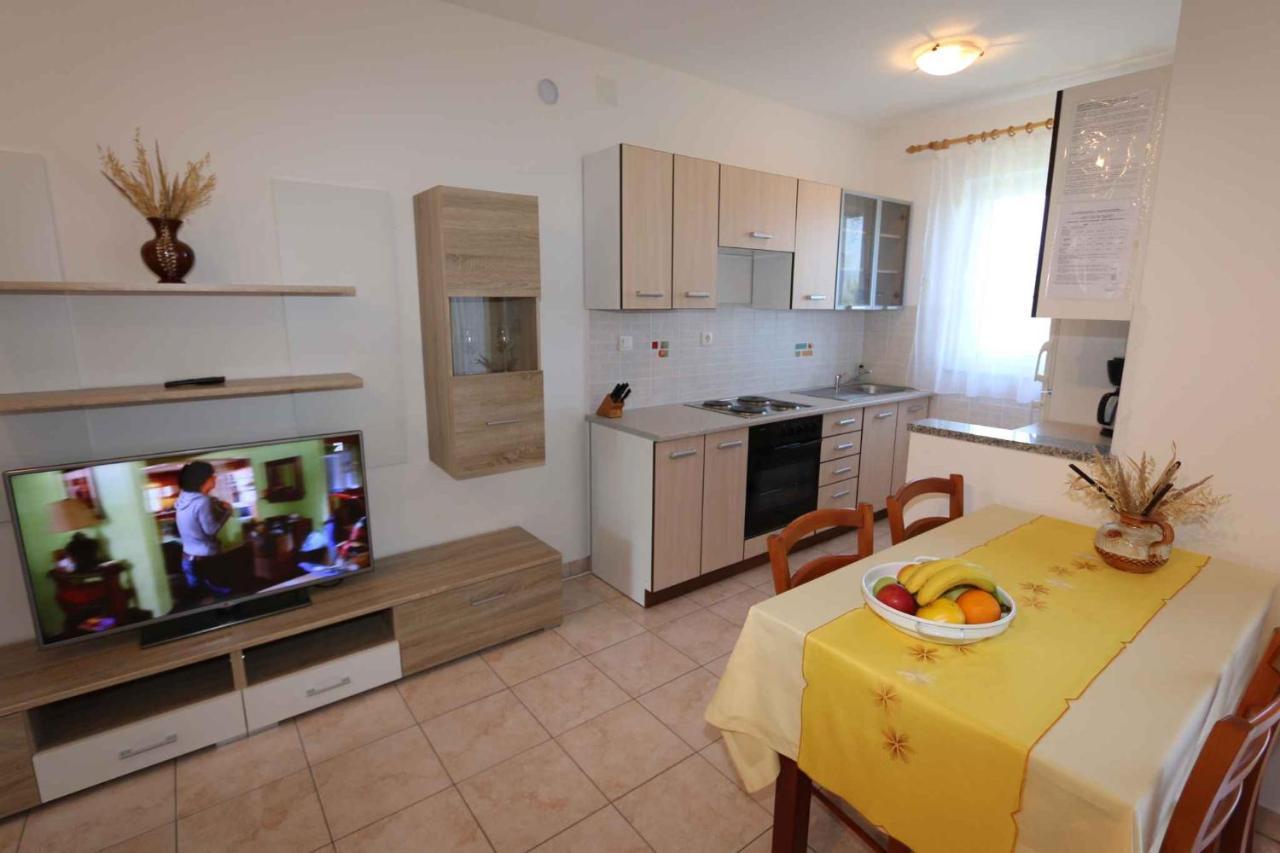 Apartments In Silo/Insel Krk 13430 Екстериор снимка