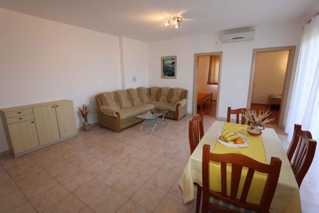 Apartments In Silo/Insel Krk 13430 Екстериор снимка