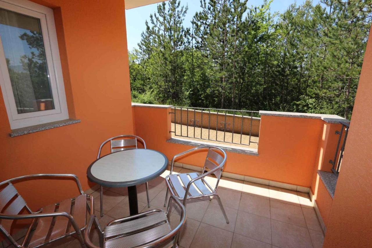 Apartments In Silo/Insel Krk 13430 Екстериор снимка