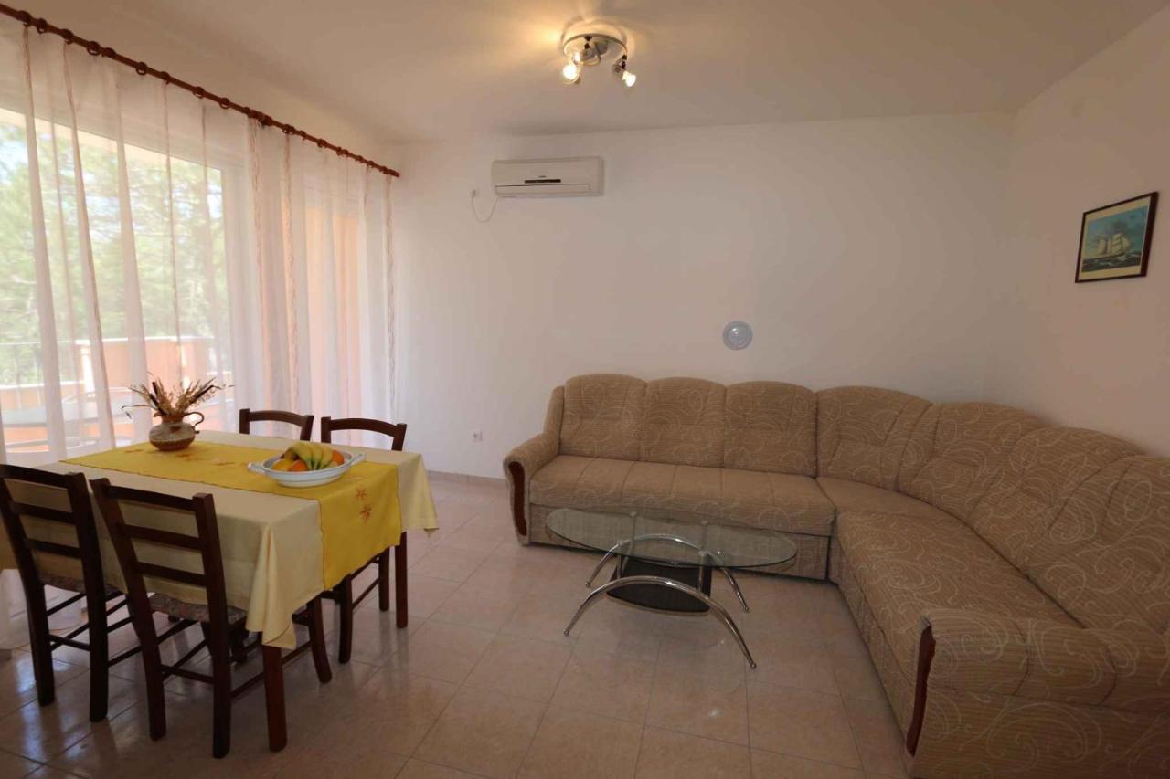 Apartments In Silo/Insel Krk 13430 Екстериор снимка