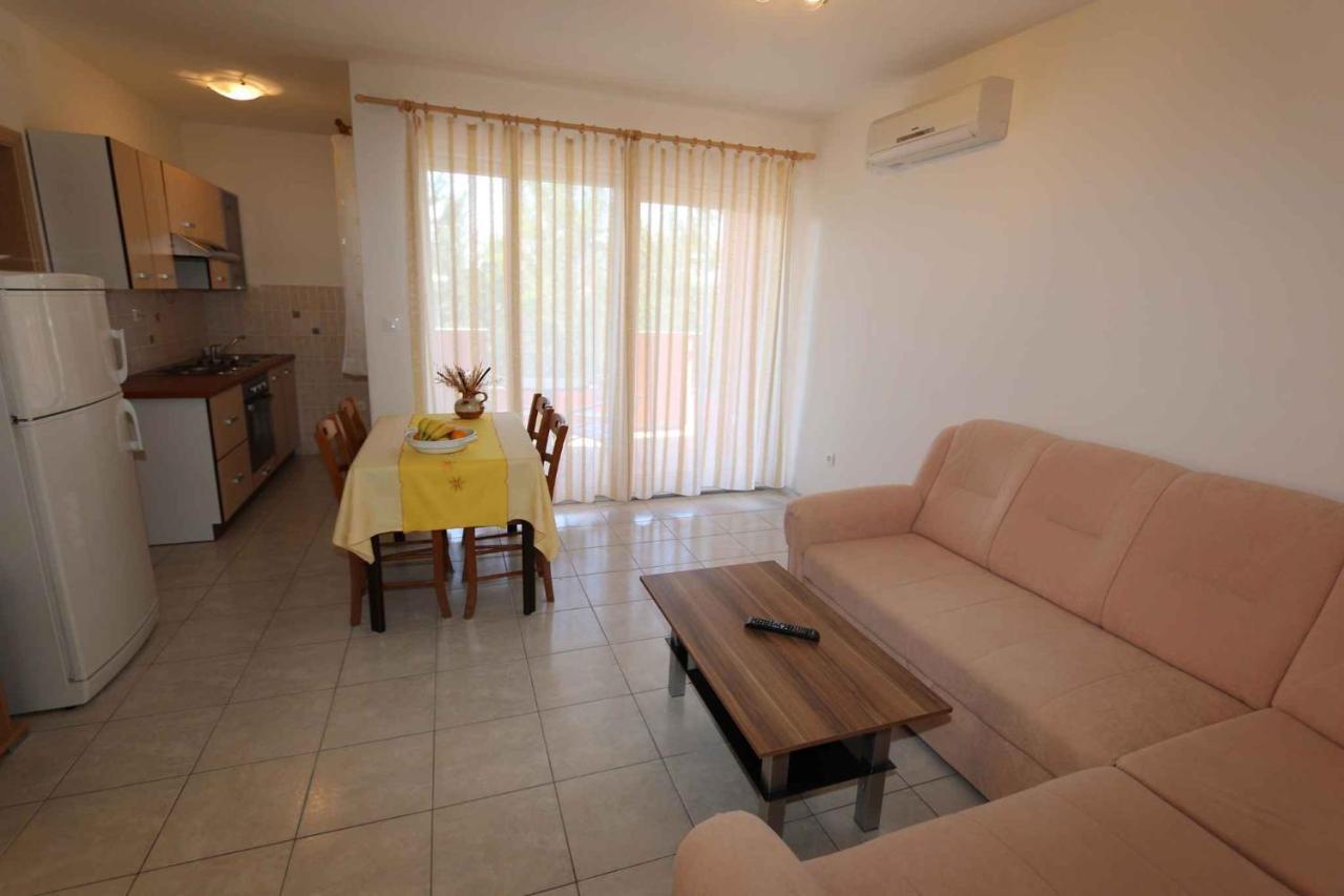 Apartments In Silo/Insel Krk 13430 Екстериор снимка